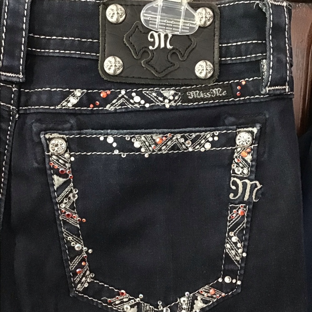 Miss Me embellished skinny jeans. Inseam 31